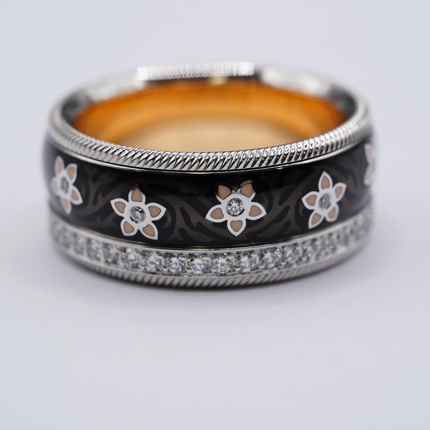 【中古・美品】ウェレンドルフ ブラックシルク Ref.606890 K18WG/YG ダイヤ0.55ct｜正規OH済・CGL鑑別書付