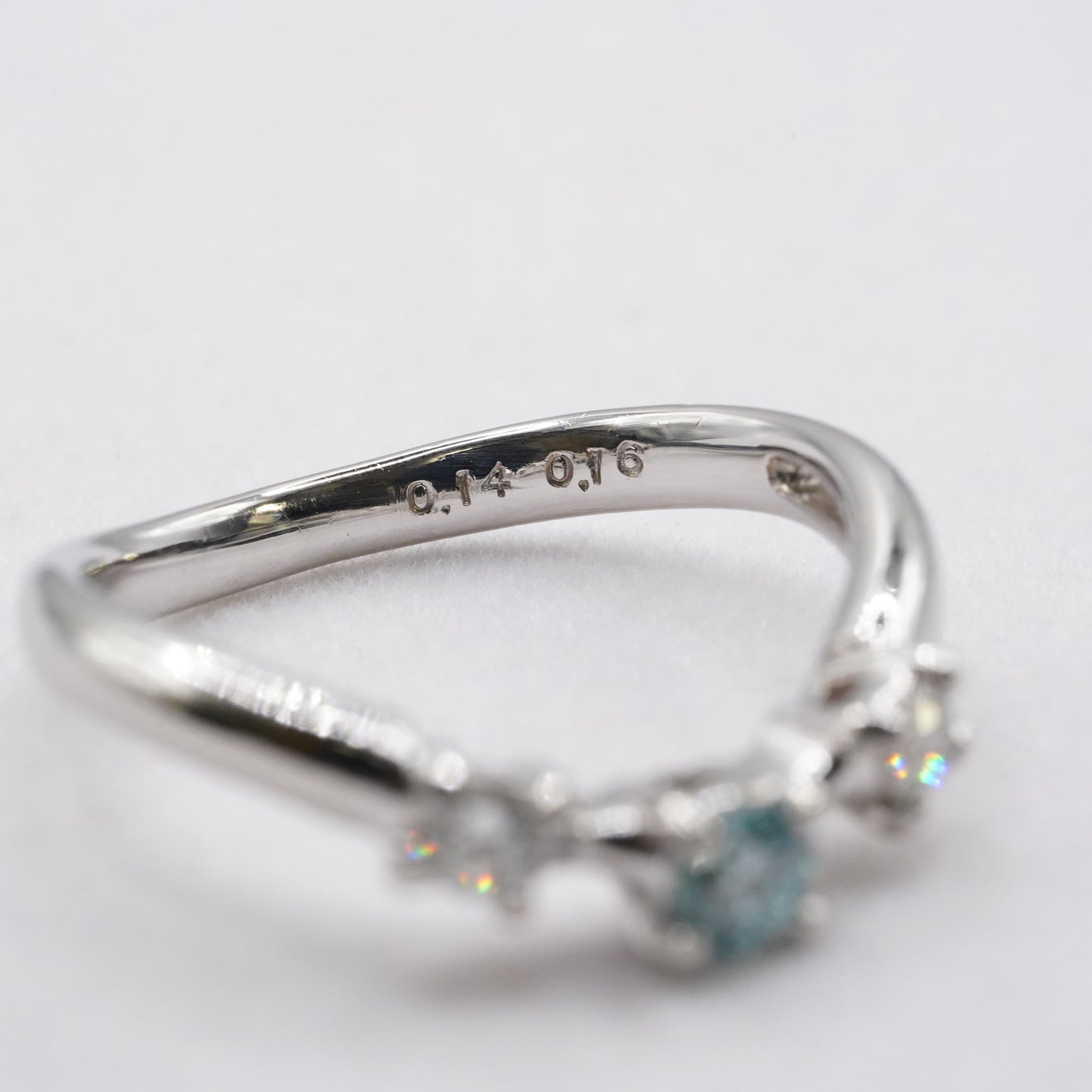 【中古】Pt900 ブルーグリーンダイヤモンドリング 0.14ct＋ダイヤ0.16ct｜CGL鑑別書付