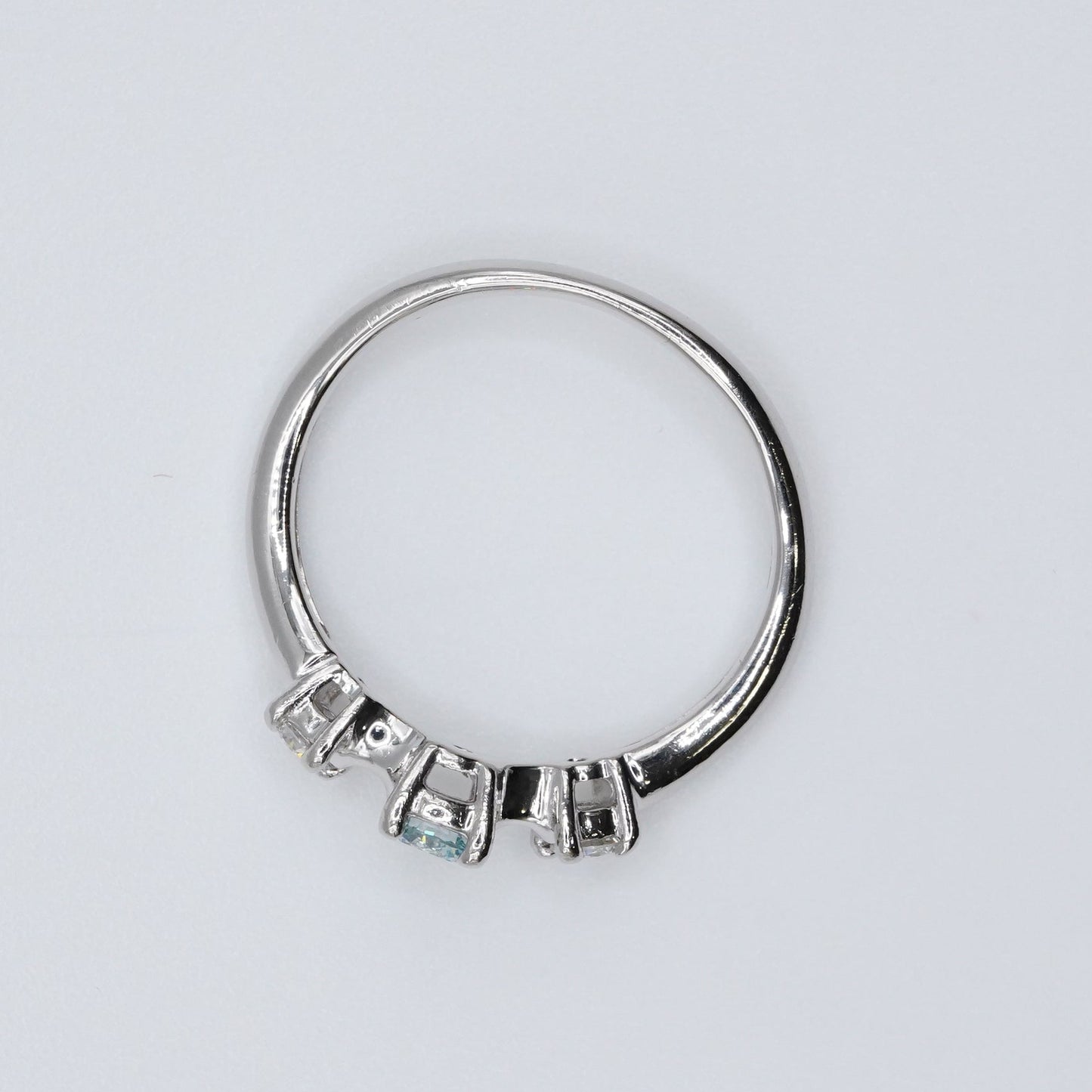 【中古】Pt900 ブルーグリーンダイヤモンドリング 0.14ct＋ダイヤ0.16ct｜CGL鑑別書付